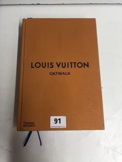 LOUIS VUITTON CATWALK FASHION BOOK