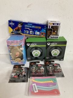 QTY OF ITEMS INC XBOX LIGHT UP HEADPHONE STAND