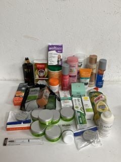 QTY OF ITEMS INC GIFT BAG OF BEAUTY PRODUCTS