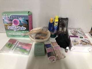 QTY OF ITEMS INC SWIRLY BAKE CAKE DECORATING KIT