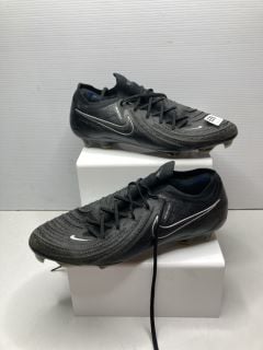 NIKE FOOTBALL BOOTS UK SIZE 9.5