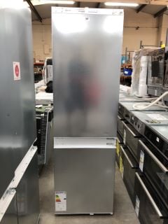 NEFF INTEGRATED FRIDGE FREEZER MODEL NO: KI7862SE0G (EX DISPLAY)