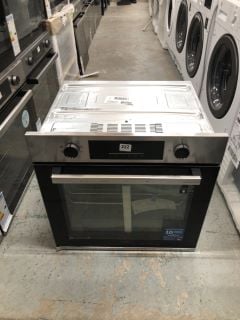 ZANUSSI BUILT-IN ELECTRIC SINGLE OVEN MODEL NO: ZOHCX3X2 (EX DISPLAY)