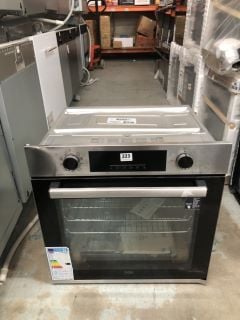 ZANUSSI BUILT-IN ELECTRIC SINGLE OVEN MODEL NO: ZOHCX3X2 (EX DISPLAY)