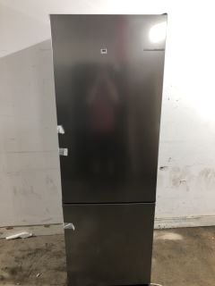 BOSCH FREE-STANDING 70/30 FRIDGE FREEZER MODEL NO: KGN492LDFG