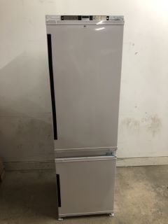 GRUNDIG BUILT-IN 70/30 FROST FREE FRIDGE FREEZER MODEL NO: GKFED473 (EX-DISPLAY)