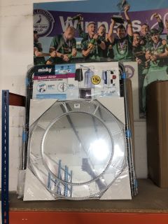 HOMEWARES TO INCLUDE A LAUNDRY AIRER AND A WALL MIRROR (SEALED)