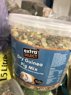 QTY OF PET ITEMS INC HAY CUBES, GUINEA PIG MIX, TORTOISE FOOD