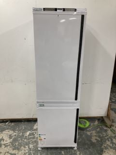 GRUNDIG GKFED473 FRIDGE FREEZER BUILT-IN 70/30 FROST FREE RRP: £589 (EX DISPLAY)