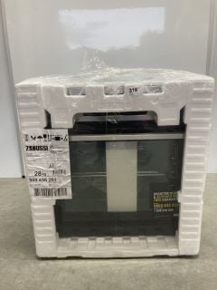 ZANUSSI INTEGRATED SINGLE OVEN MODEL: ZOHCX3X2 (EX DISPLAY) (IN PACKAGING) RRP: £359