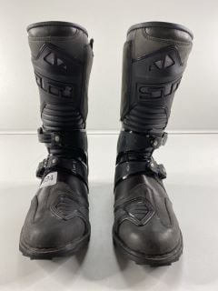 STR BLACK MOTORBIKE BOOTS SIZE UK 9 RRP£143