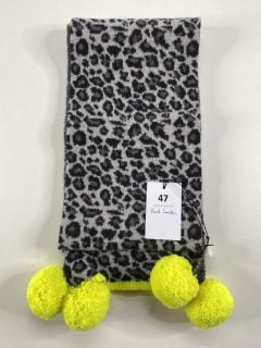 PAUL SMITH WOMEN'S SCARF LEOPARD POM. MADE FROM: 100% WOOL KNITTED. RRP: £150