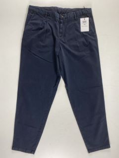 PAUL SMITH MEN'S DOUBLE POCKET CHINO. SIZE: 34, MADE FROM: 97% COTTON 3% ELASTANE. RRP: £145