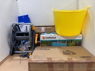 QTY OF ASSORTED GARDEN ITEMS TO INCLUDE GARDENA GARDEN SPREADER: LOCATION - H7