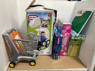 7 X ASSORTED CHILDRENS ITEMS TO INCLUDE LITTLE TIKES PATROL POLICE CAR: LOCATION - I16