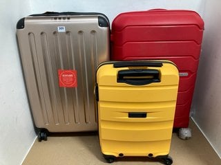 3 X ASSORTED SUITCASES TO INCLUDE AMERICAN TOURISTER CABIN SIZE HARD SHELL WHEELED COMBINATION LOCK SUITCASE IN YELLOW: LOCATION - I16