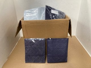 QTY OF UNDERBED FABRIC ZIP UP STORAGE BAGS IN NAVY/CLEAR: LOCATION - I14