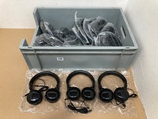 QTY OF WIRED HEADPHONE HEADSETS IN BLACK: LOCATION - I13