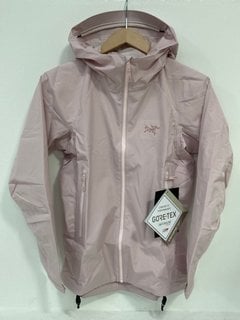 ARC'TERYX WOMENS GTX KADIN HOODIE IN ALPINE ROSE - UK SIZE XS - RRP £260.00: LOCATION - MAIN BOOTH