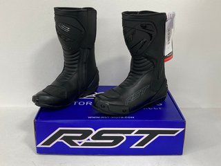 RST PARAGON II CE MENS WATERPROOF MOTORCYCLE BOOTS IN BLACK - UK SIZE 10 - RRP £119.99: LOCATION - MAIN BOOTH