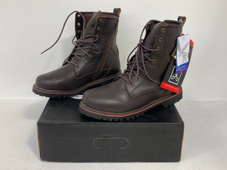 RICHA BROOKLAND WP BOOTS IN RUST/OLIVE - UK SIZE 9.5 - RRP £119.99: LOCATION - MAIN BOOTH