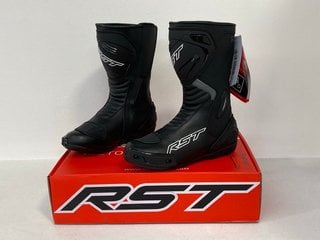 RST S1 MENS CE MOTORCYCLE BOOTS IN BLACK - UK SIZE 10.5 - RRP £119.99: LOCATION - MAIN BOOTH