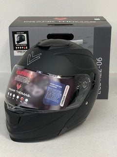 FRANK THOMAS DV24 FULL FACE MOTORCYCLE HELMET IN MATTE BLACK - SIZE XL - RRP £119.99: LOCATION - MAIN BOOTH