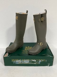 HOLLAND COOPER SHERPA LINED REGENCY WELLINGTON BOOTS IN MATTE GREEN - UK SIZE 7 - RRP £149.99: LOCATION - MAIN BOOTH