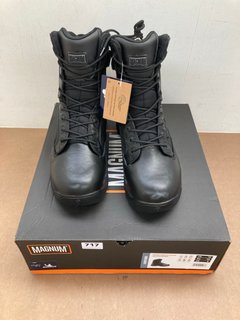 MAGNUM STRIKE FORCE 8.0 SIDE ZIP WATERPROOF WORK BOOTS IN BLACK - UK 9: LOCATION - E9