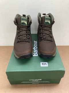 BARBOUR MALVERN BOOTS IN BROWN - UK 7 - RRP £145.00: LOCATION - E9