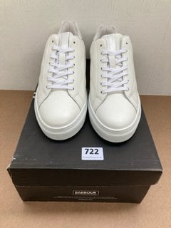 BARBOUR GLENDALE TRAINERS IN WHITE - UK 8: LOCATION - E9