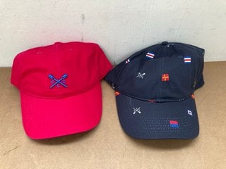 4 X ASSORTED CREW CLOTHING COMPANY CAPS IN VARIOUS COLOURS TO ALSO INCLUDE CREW CLOTHING COMPANY SPENCER SLIM JEANS IN INDIGO - UK 32L: LOCATION - E10