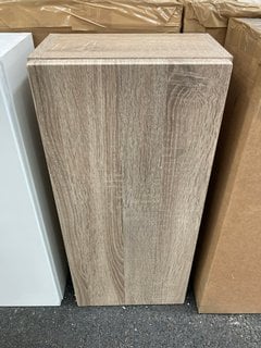 WALL HUNG 1 DOOR BATHROOM CABINET IN OAK EFFECT 300 X 180 X 660MM RRP £155: LOCATION - A2