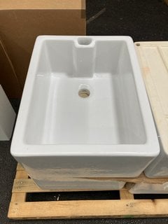 (COLLECTION ONLY) TRADITIONAL CERAMIC BELFAST KITCHEN SINK 590 X 460 X 260MM RRP £345: LOCATION - A4