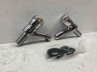 PAIR OF CHROME AND GOLD BATH/BASIN PILLAR TAPS RRP £190: LOCATION - R1