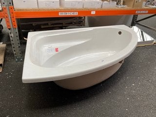 1510 X 1060MM NTH RH OFFSET CORNER BATH WITH INTEGRAL SEAT RRP £479: LOCATION - R1