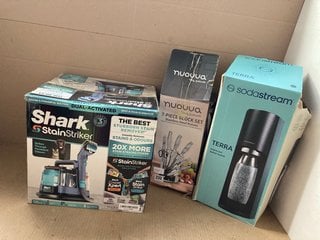 3 X ASSORTED HOUSEHOLD ITEMS TO INCLUDE SHARK STAINSTRIKER SPOT CLEANER IN BLUE - MODEL PX200UKCP - RRP £169: LOCATION - WA4