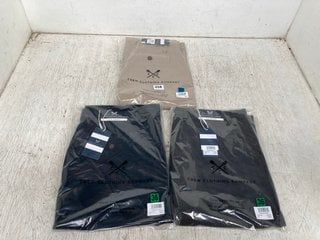 3 X CREW CLOTHING COMPANY MENS TROUSERS IN VARIOUS SIZES AND COLORS TO INCLUDE STRAIGHT CHINO CHARCOAL TROUSERS - UK SIZE: 36R - COMBINED RRP: £ 195.00: LOCATION - A9