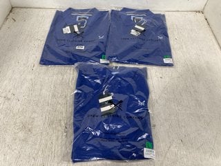 3 X CREW CLOTHING COMPANY MENS CLASSIC PIQUE POLO SHIRTS IN BLUE - UK SIZE: LARGE - COMBINED RRP: £ 120.00: LOCATION - A8