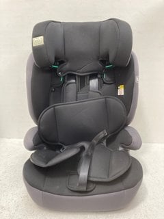 ECE R129/03 UNIVERSAL BELTED I-SIZE BOOSTER SEAT IN BLACK AND GREY: LOCATION - B1