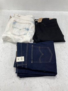 3 X JOHN LEWIS & PARTNERS ASSORTED WOMENS TROUSERS IN VARIOUS SIZES TO INCLUDE HIGH RISE STRAIGHT JEANS - UK SIZE: 31: LOCATION - B2