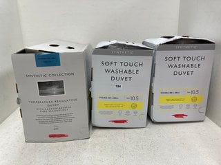 3 X JOHN LEWIS & PARTNERS ASSORTED DUVETS TO INCLUDE 2 X SOFT TOUCH WASHABLE DUVETS 10.5 TOG - SIZE: 200 x 200 CM AND TEMPERATURE REGULATING DUVET WITH DACRON BREATHE FIBRE TECHNOLOGY 4.5 TOG - SIZE: