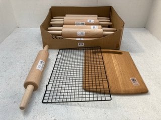 QTY OF JOHN LEWIS & PARTNERS KITCHEN ITEMS TO INCLUDE OAK MEDIUM BOARD: LOCATION - B9