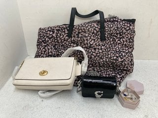 QTY OF WOMENS BAGS AND JEWELLERY ITEMS TO INCLUDE CROSSTOWN CROSSBODY BEIGE PURSE: LOCATION - B9