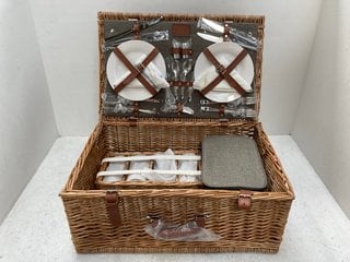 JOHN LEWIS & PARTNERS WICKER PICNIC BASKET WITH CUTLERY: LOCATION - B9