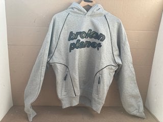 BROKEN PLANET MENS HOODIE IN GREY - UK SIZE: MEDIUM: LOCATION - B14