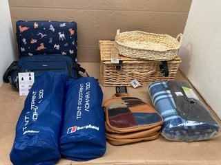 QTY OF GENERAL ITEMS TO INCLUDE MOUNTAIN WAREHOUSE FLEECE PICNIC MAT - PATTERNED BLUE / ONE SIZE: LOCATION - B15