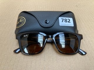 RAYBAN UNISEX SUNGLASSES WITH POLISHED LIGHT HAVANA FRAME - MODEL RB4323 - RRP £172: LOCATION - C16