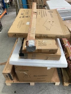 PALLET OF ASSORTED FURNITURE TO INCLUDE ARLINGTON RADIATOR COVER MEDIUM SIZE WHITE & OAK: LOCATION - B1 (KERBSIDE PALLET DELIVERY)