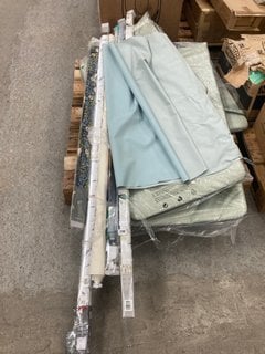 PALLET OF ASSORTED BLINDS AND CUSHIONS TO INCLUDE HENLEY SUNLOUNGER CUSHION IN SAGE: LOCATION - B1 (KERBSIDE PALLET DELIVERY)